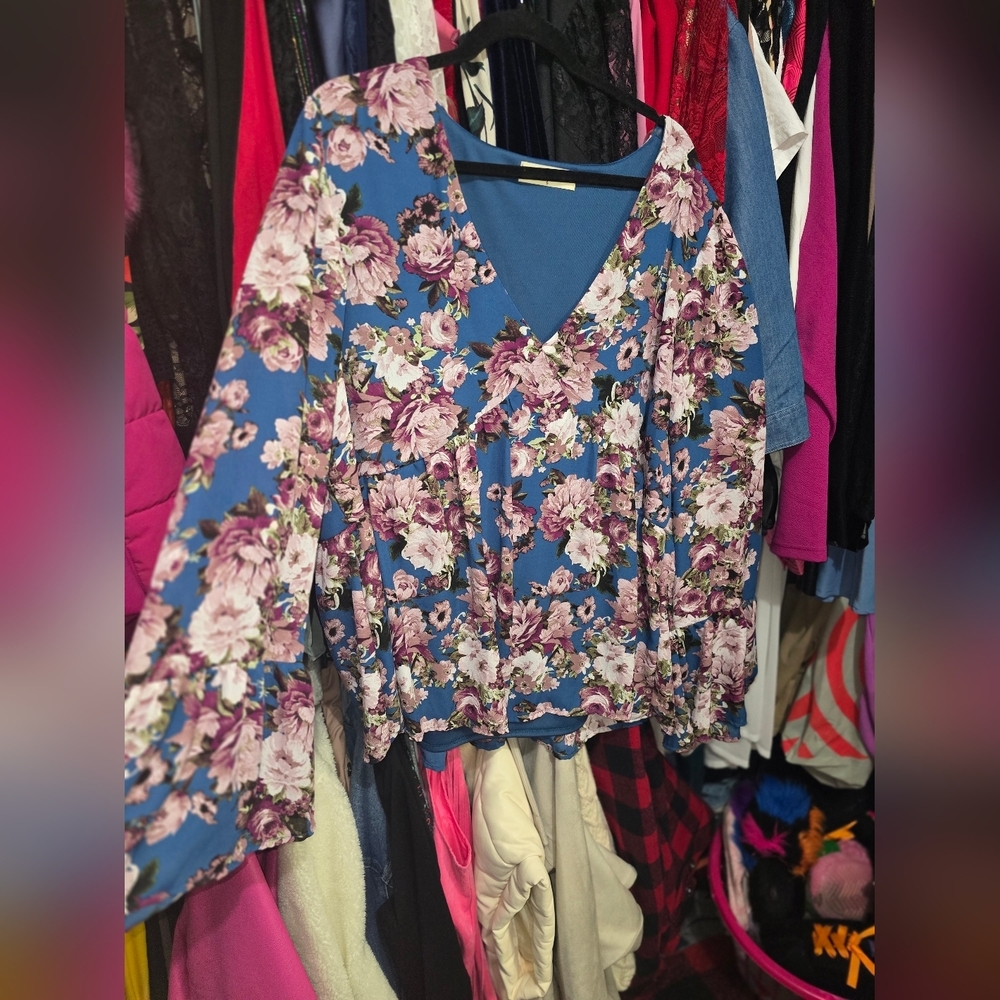 NWOT A BEAUTIFUL SOUL Bell Sleeve Blouse